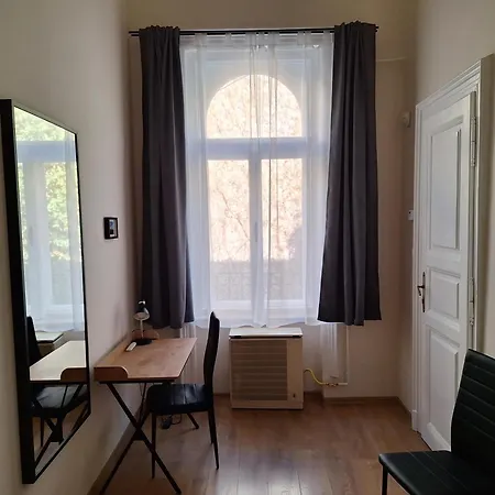 Apartment Lofty With Free Garage Near The Gozsdu Courtyard *